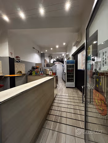 Azienda in vendita: Cedesi pizzeria asporto e domicilio in zona Santa Rita a Italia - Pizzerie - Immagine principale