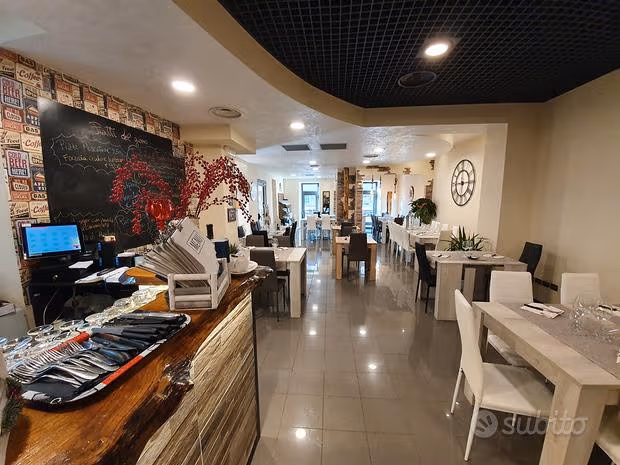 Azienda in vendita: Ristorante nel centro storico di Frascati con attrezzature complete. a Italia - Ristoranti - Immagine principale