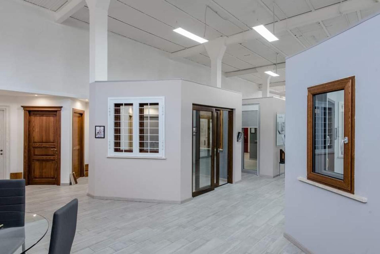 Azienda in vendita: Azienda di serramenti di ogni genere
Pvc legno legno alluminio a Italia - Attività artigianali e professionali - Immagine foto 2