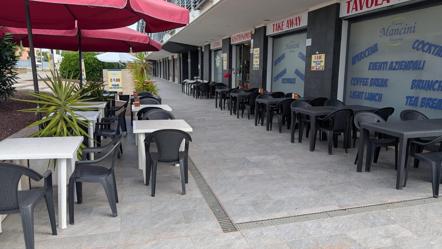 Azienda in vendita: Vendesi tavola calda ben avviata ROMA 
TIBURTINA  a Italia - Altro - Immagine foto 2