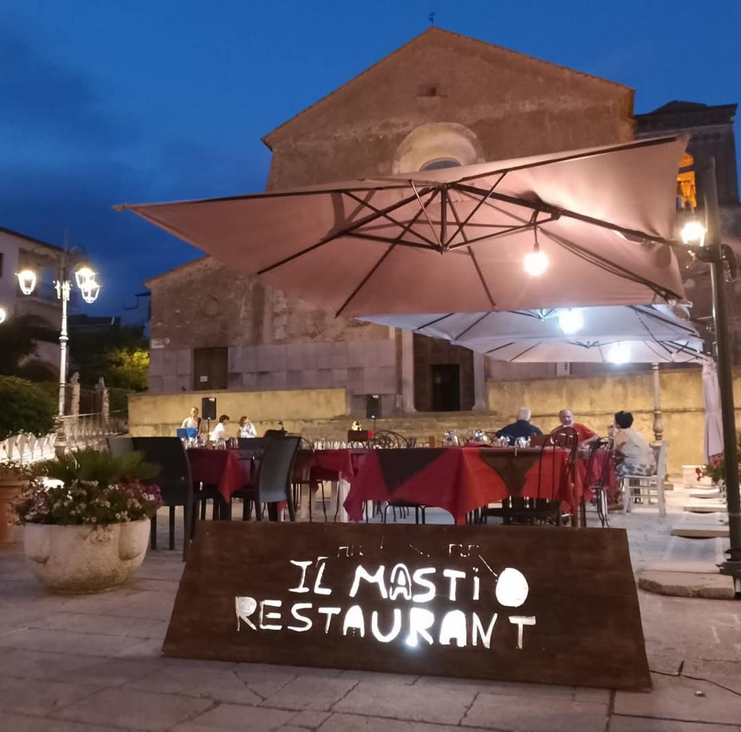 Azienda in vendita: Vendesi ristorante di cucina tipica locale ,cilentana . a Italia - Ristoranti - Immagine principale