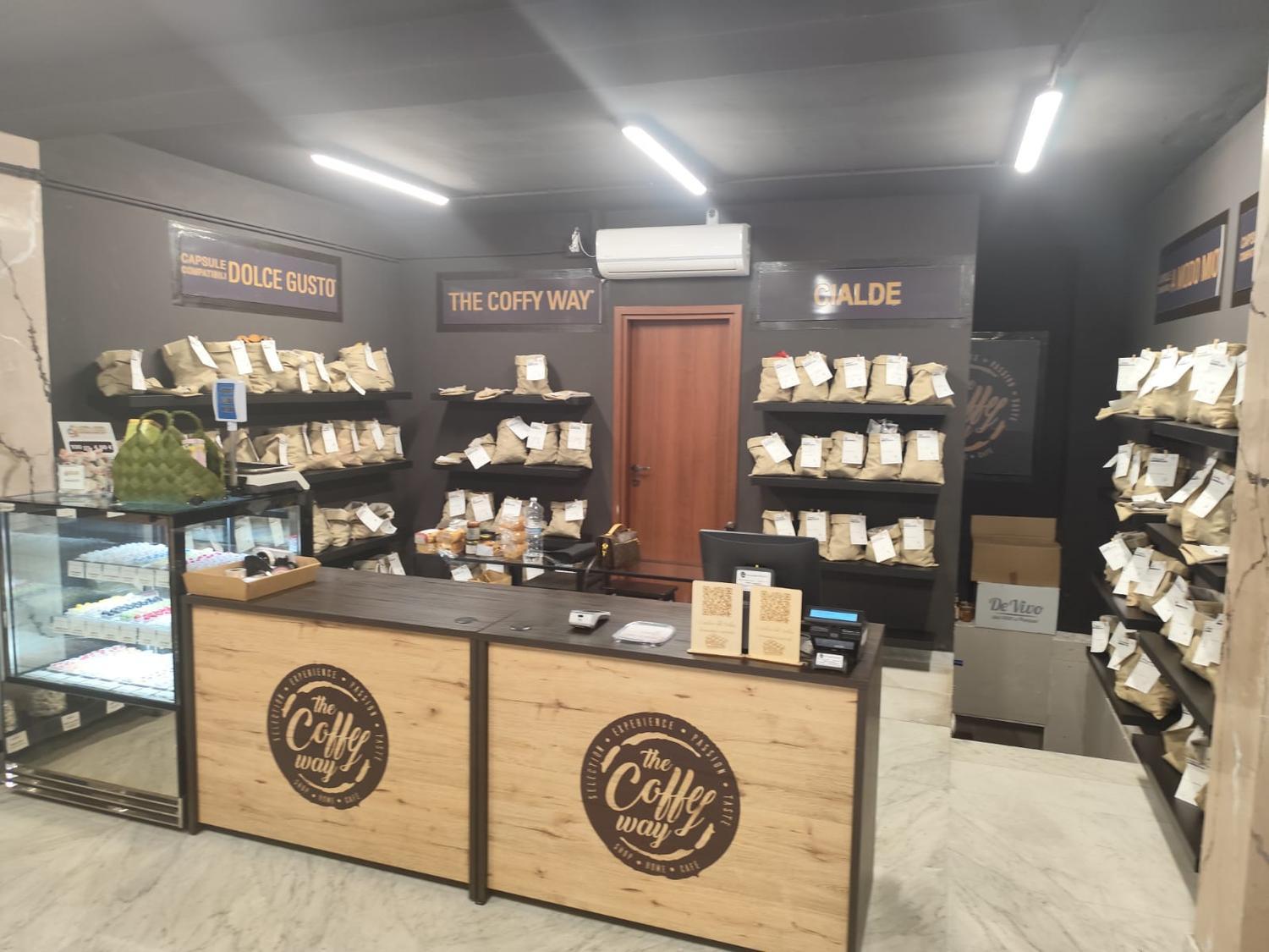 Azienda in vendita: Cedesi attivita' di caffè dolciumi e cioccolato a Bari a Italia - Altro - Immagine foto 2