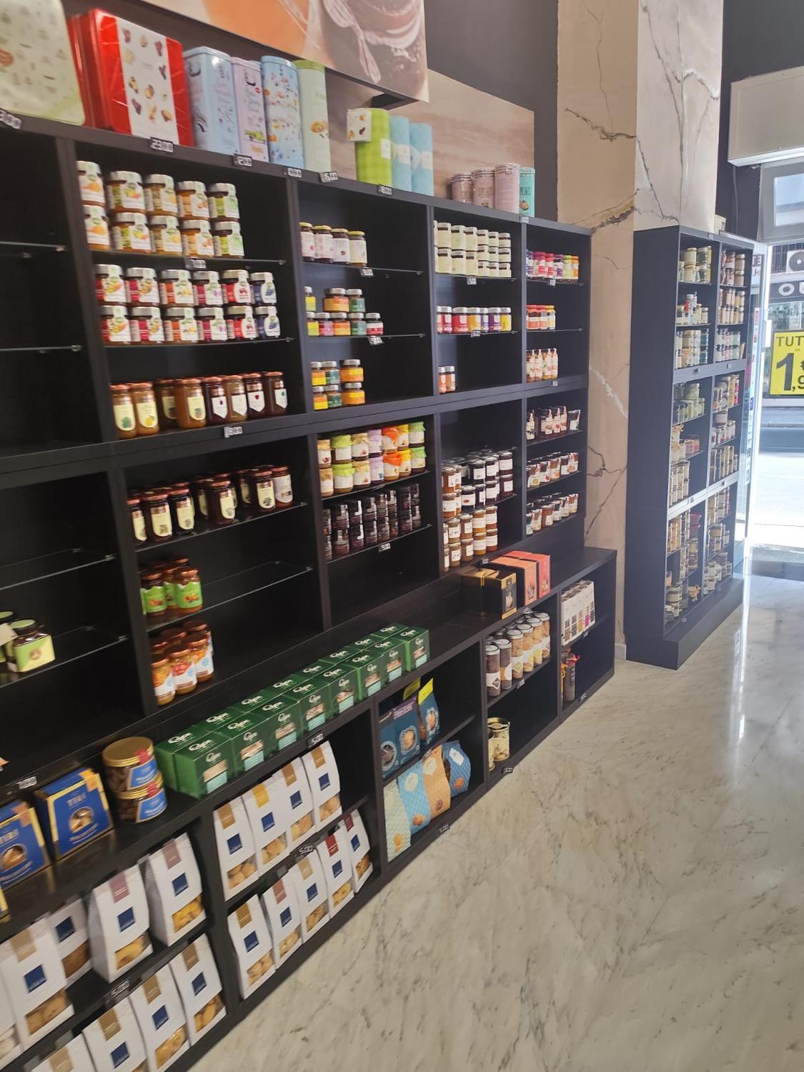 Azienda in vendita: Cedesi attivita' di caffè dolciumi e cioccolato a Bari a Italia - Altro - Immagine foto 3