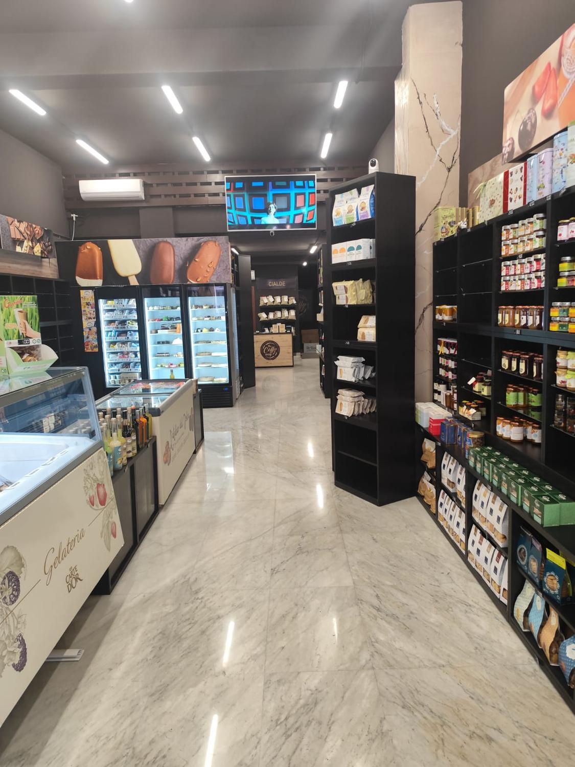 Azienda in vendita: Cedesi attivita' di caffè dolciumi e cioccolato a Bari a Italia - Altro - Immagine foto 4
