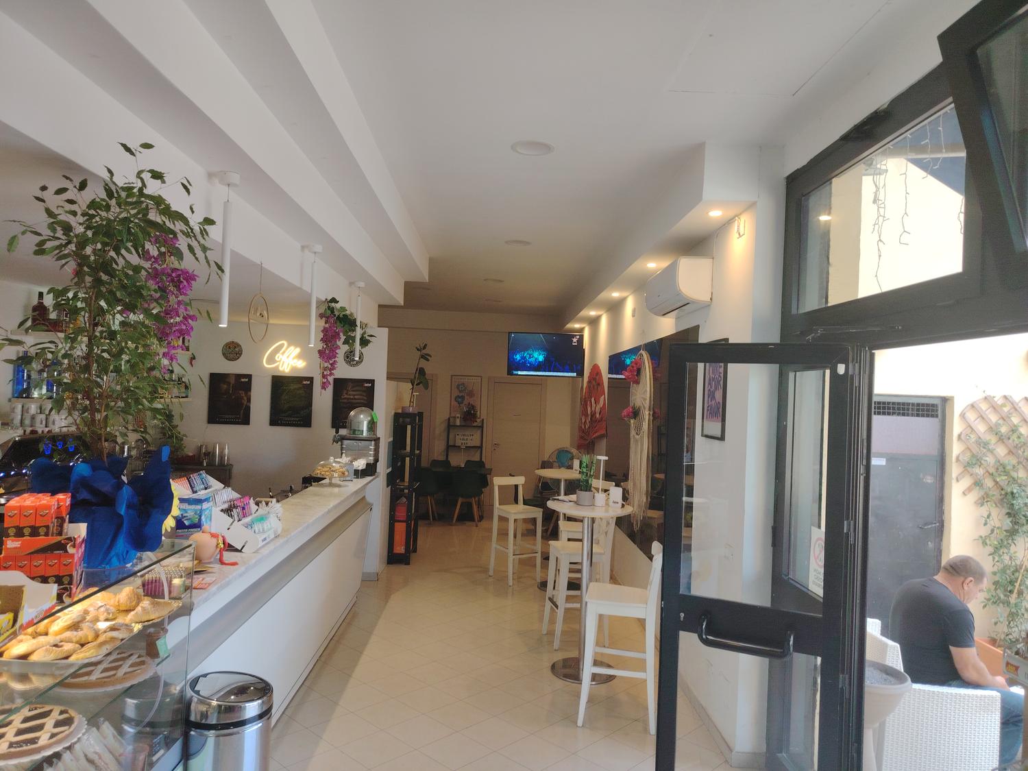 Azienda in vendita: Bar caffetteria cocktail vendesi provincia di Viterbo  a Italia - Bar - Immagine principale