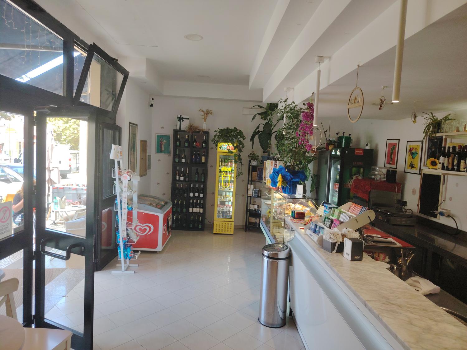 Azienda in vendita: Bar caffetteria cocktail vendesi provincia di Viterbo  a Italia - Bar - Immagine foto 2