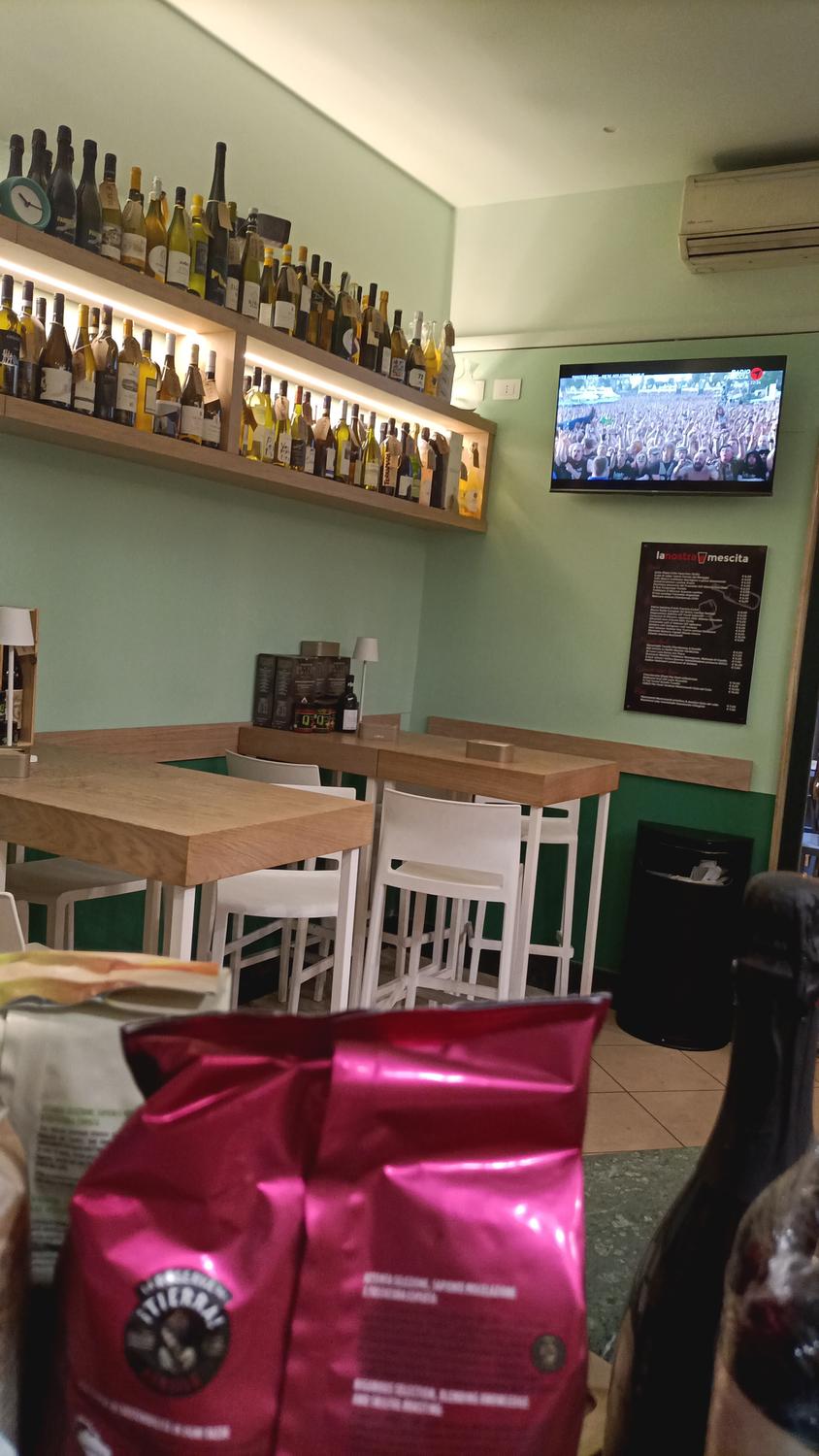 Azienda in vendita: Vendo attività bar storica a Gaeta a Italia - Bar - Immagine foto 3
