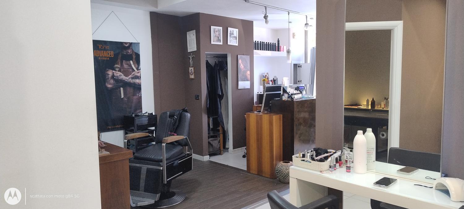 Azienda in vendita: Vendo bottega ristrutturata su strada principale i a Italia - Area Wellness e Spa - Immagine foto 2