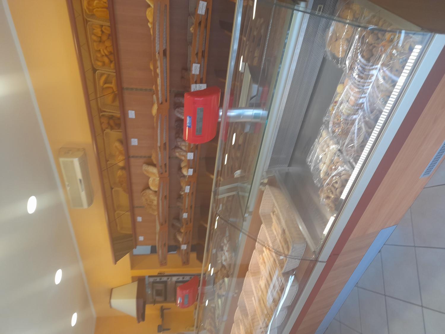 Azienda in vendita: Vendesi panificio , pizza al taglio ,caffetteria gelateria a Italia - Attività artigianali e professionali - Immagine foto 2