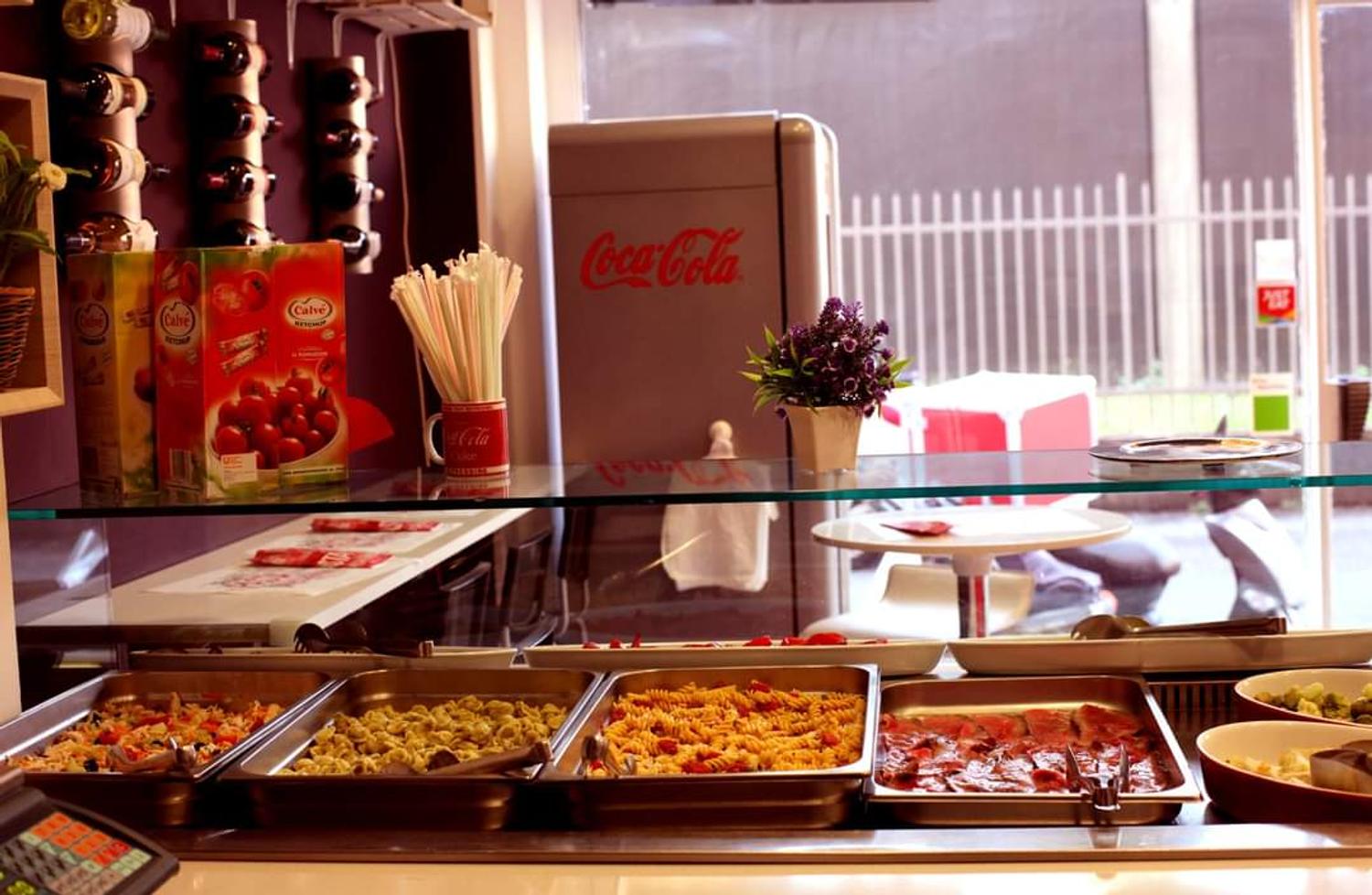 Azienda in vendita: Rosticceria pizzeria con 20 posto a sedere milano a Italia - Pizzerie - Immagine principale