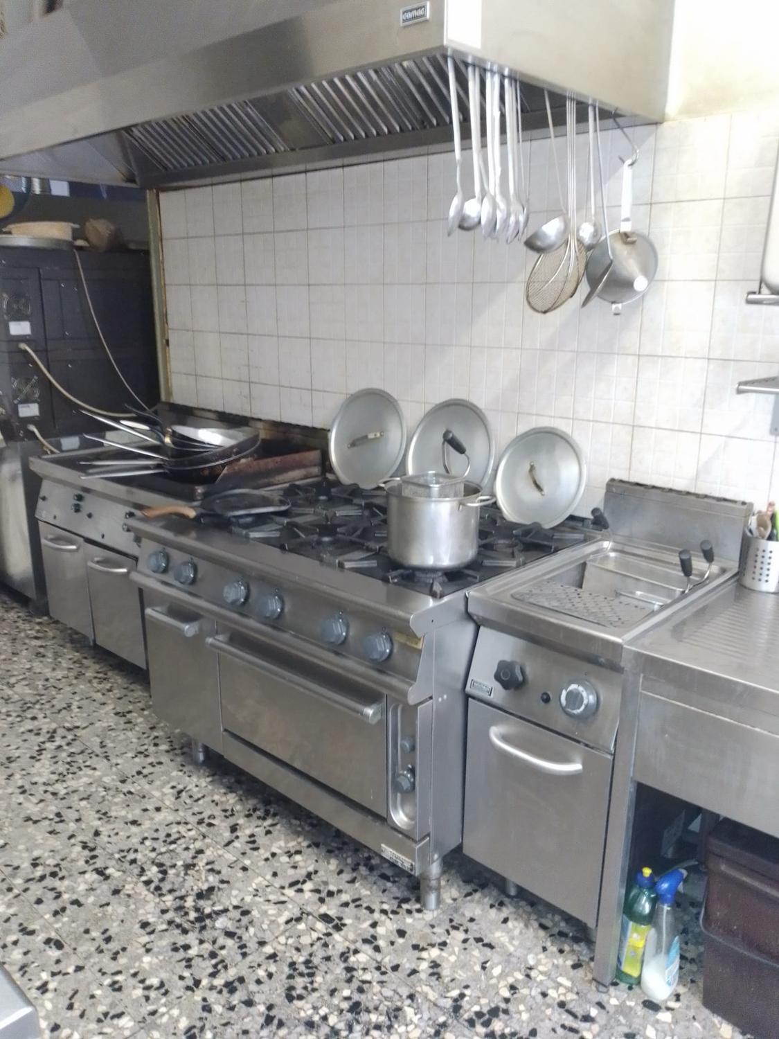 Azienda in vendita: Rosticceria pizzeria con 20 posto a sedere milano a Italia - Pizzerie - Immagine foto 4