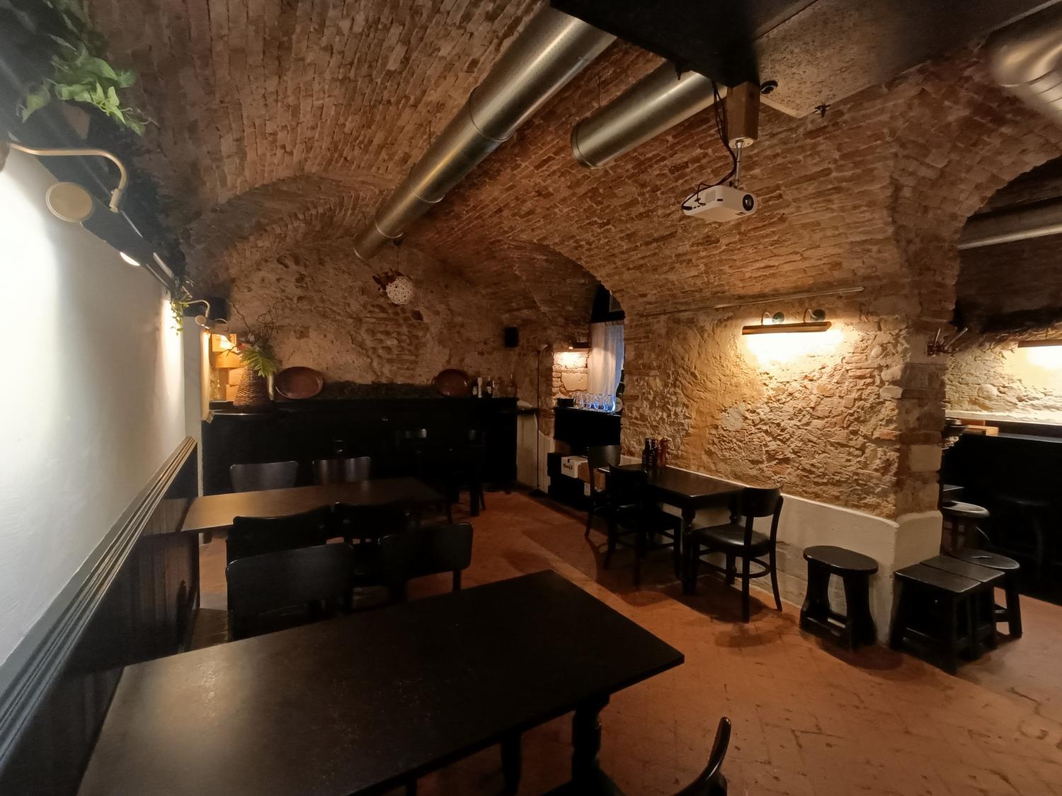 Azienda in vendita: Osteria bar in Veronetta fatturato oltre 300 mila anche gestione a Italia - Ristoranti - Immagine principale
