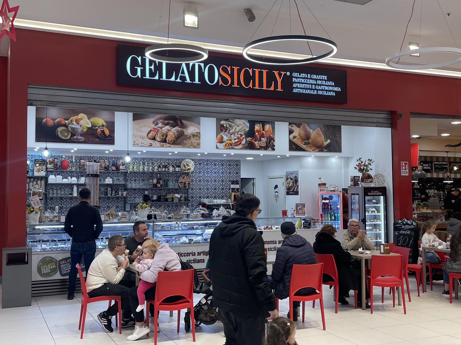 Azienda in vendita: Vendesi attività gelateria pasticceria gastronomia cc Tiburtino  a Italia - Gelaterie - Immagine foto 2