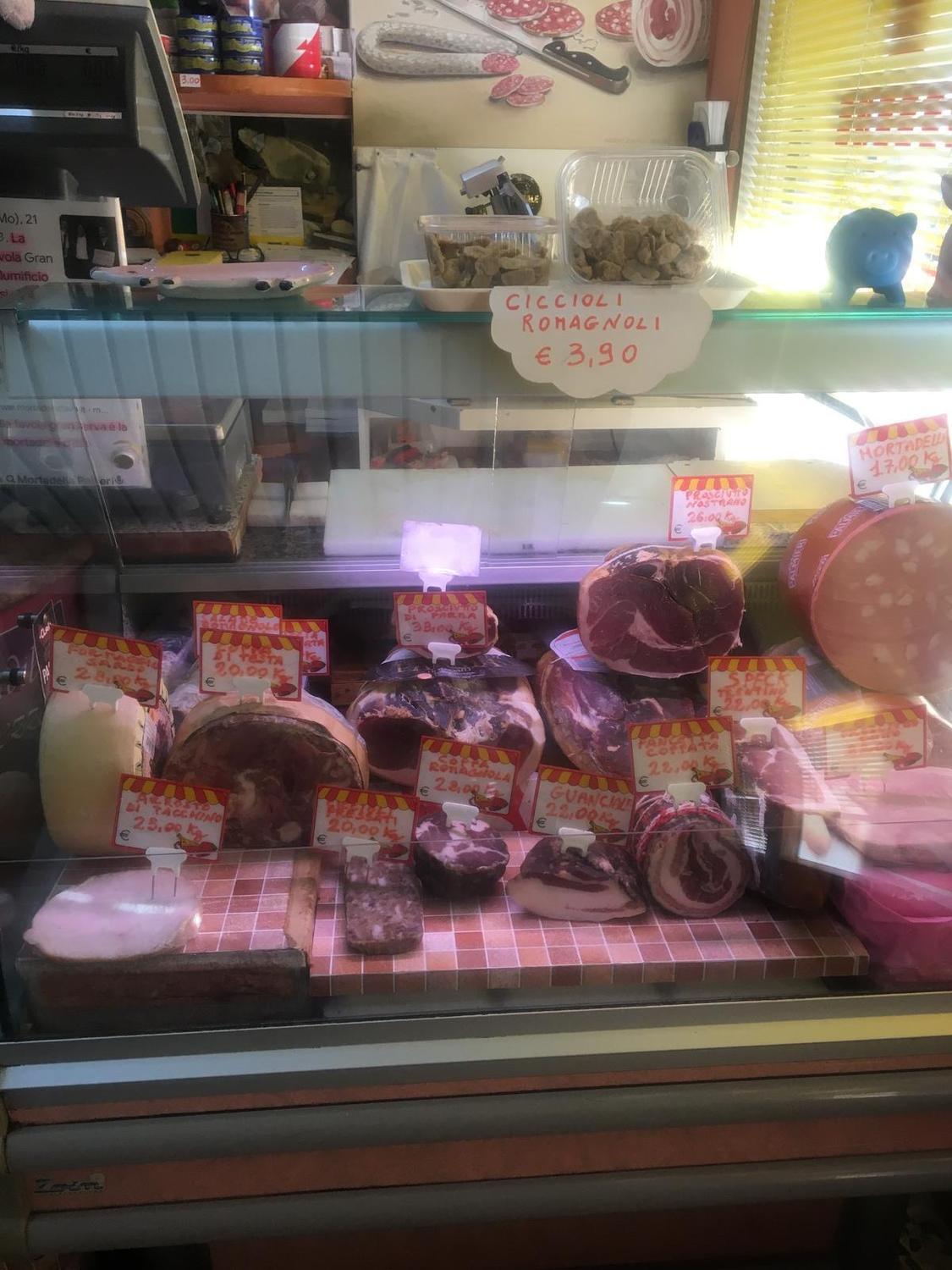 Azienda in vendita: Vendesi Licenza Panetteria – Pasticceria – Salumeria a Ravenna a Italia - Panetterie - Immagine foto 4
