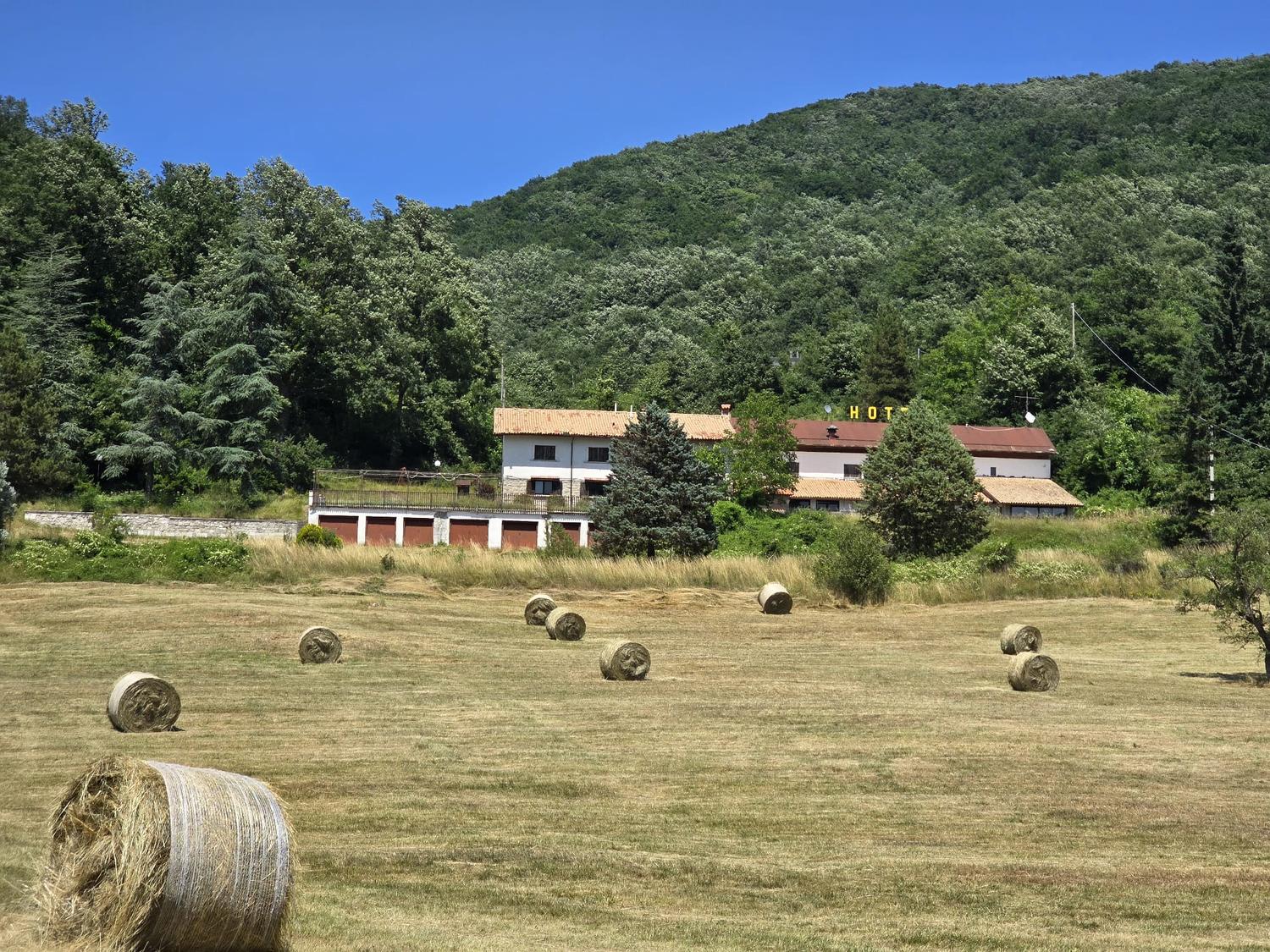 Azienda in vendita: affittasi/vendesi agriturismo hotel IN ABRUZZO a Italia - Hotel - Immagine principale