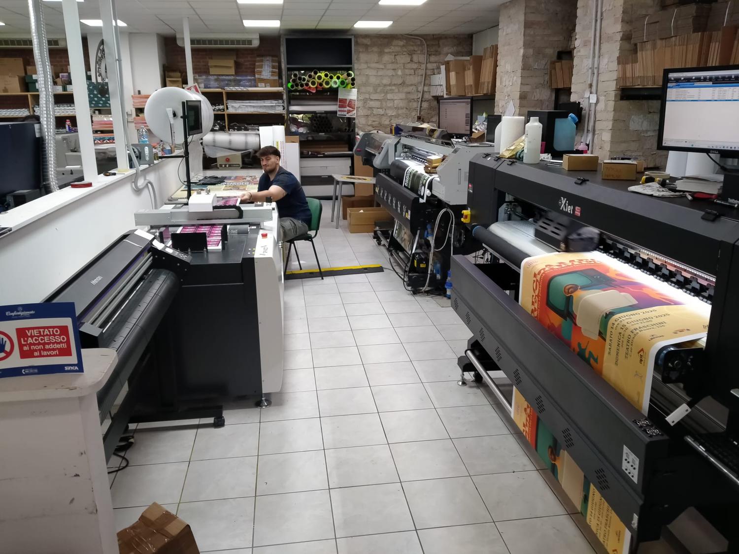 Azienda in vendita: Vendesi Tipografia digitale in provincia di Ancona. a Italia - Editoria e stampa - Immagine foto 2