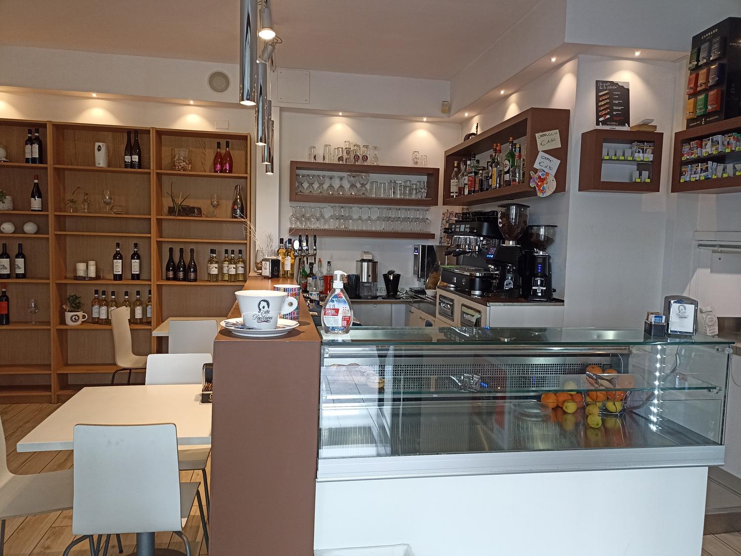 Azienda in vendita: Vendesi attività di bar con cucina, patentino tabacchi. a Italia - Bar Tabacchi - Immagine foto 2
