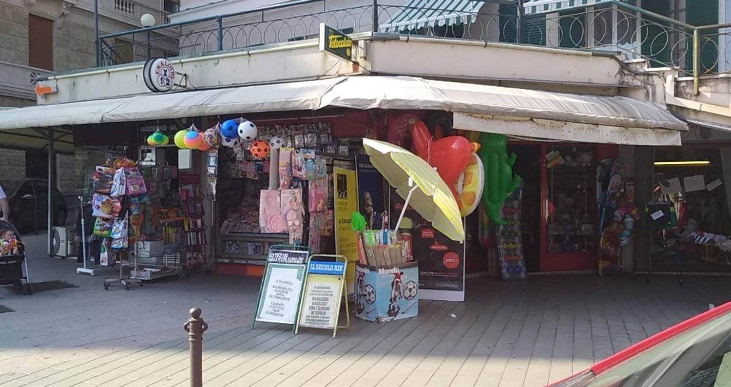 Azienda in vendita: Vendesi attività Edicola Cartoleria Giocattoli Sisal Genova Pegli a Italia - Edicole - Immagine foto 2