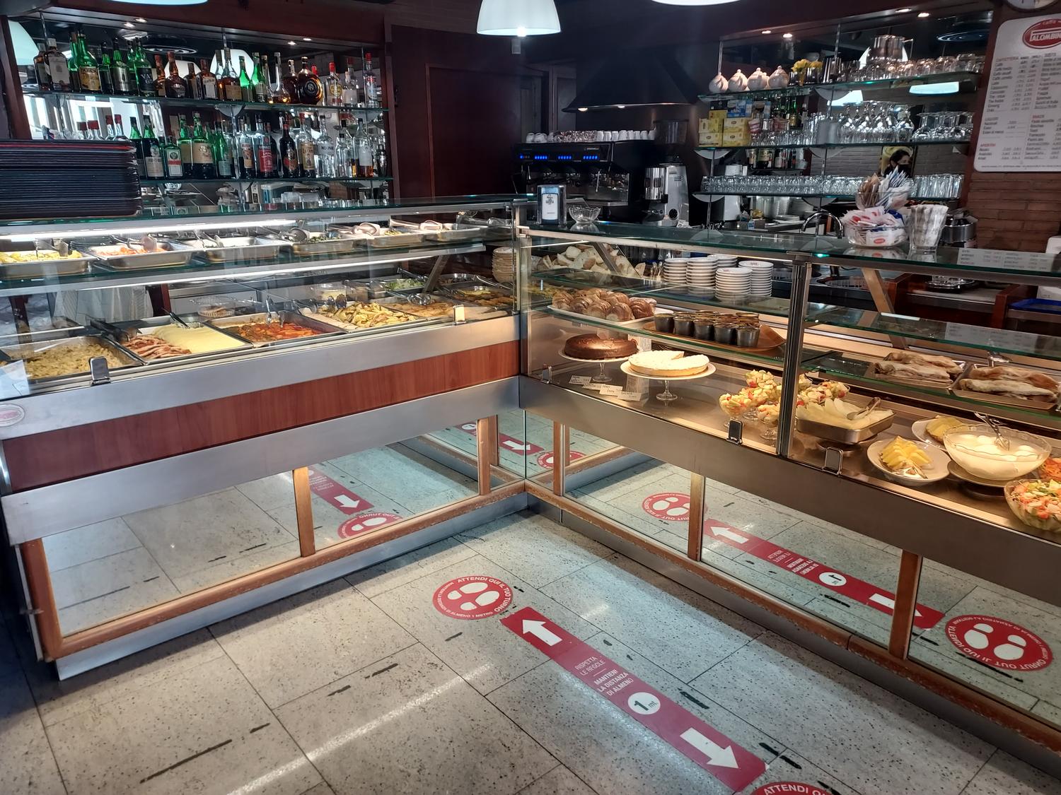 Azienda in vendita: Vendo attività di bar tavola calda ristorante  a Italia - Bar - Immagine foto 2