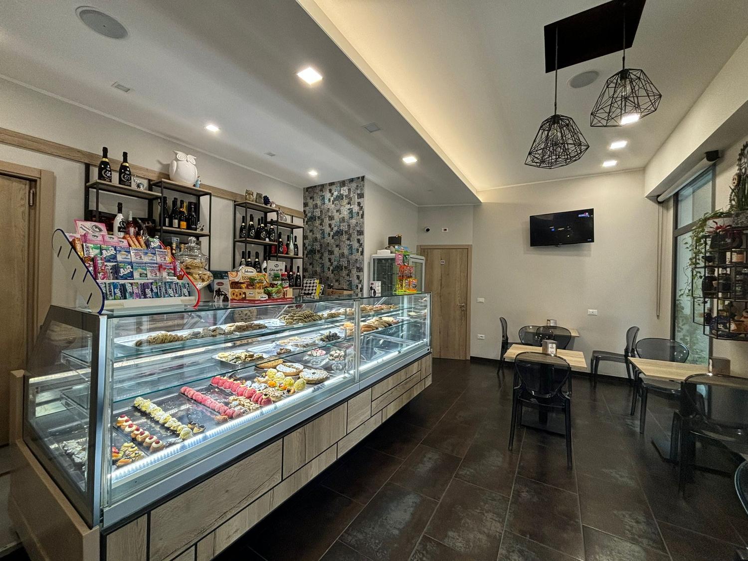 Azienda in vendita: Vendesi attività di Caffetteria e Pasticceria  a Italia - Attività artigianali e professionali - Immagine foto 4