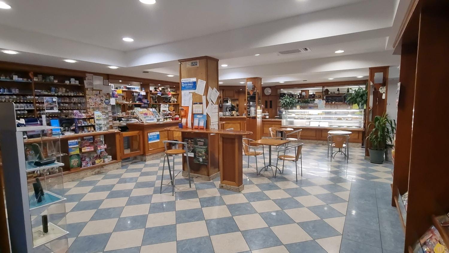 Azienda in vendita: VENDO BAR TABACCHERIA EDICOLA a Italia - Bar Tabacchi - Immagine principale