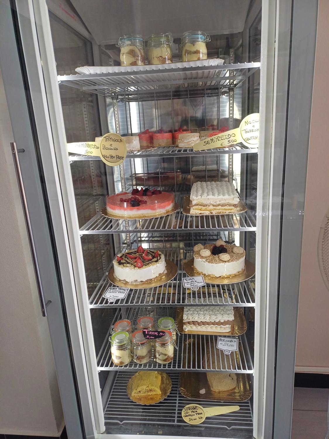 Azienda in vendita: Vendo Gelateria Caffè con laboratorio in zona di passaggio  a Italia - Gelaterie - Immagine foto 3