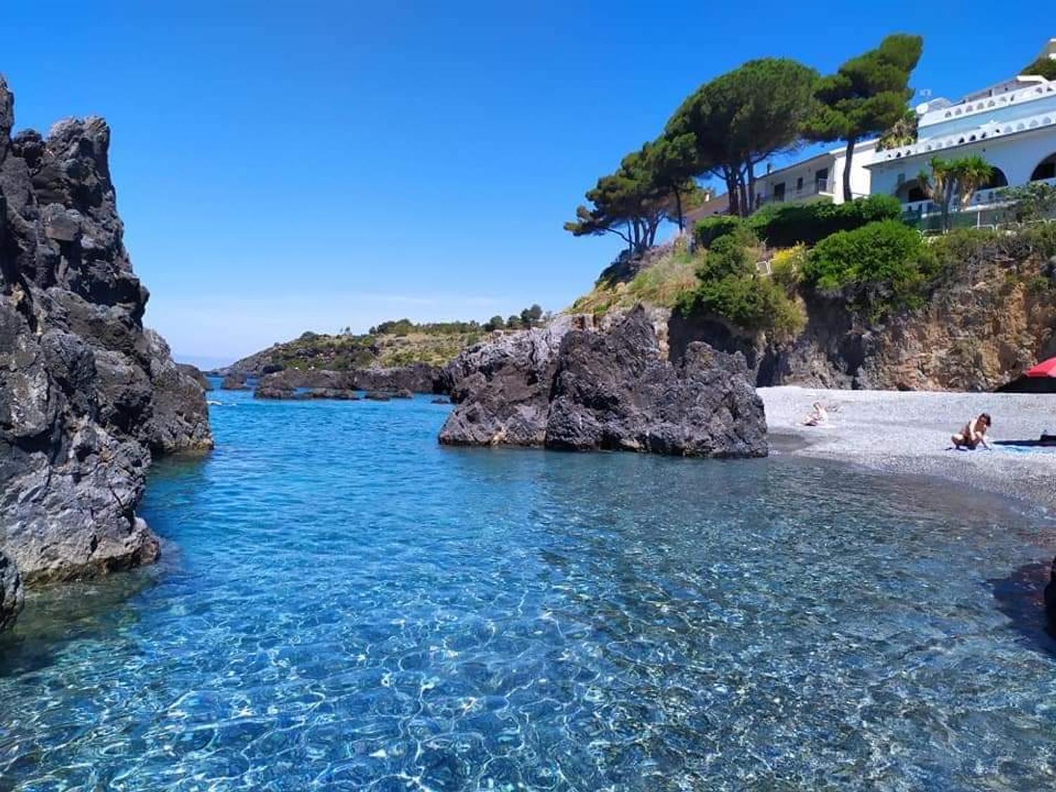 Azienda in vendita: Vendo hotel nuova costruzione,  22 camere, ristorante, spa, parch a Italia - Hotel - Immagine principale
