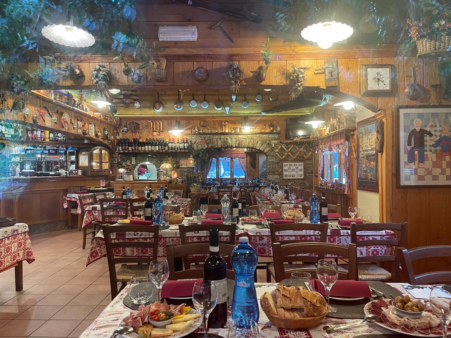 Azienda in vendita: Vendesi Bar Ristorante Pizzeria Courmayeur Valle D’Aosta  a Italia - Bar - Immagine foto 3