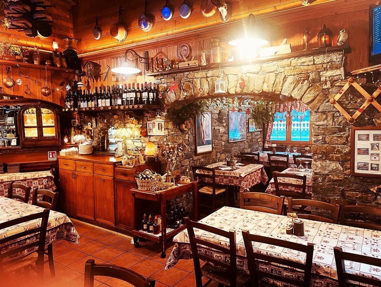 Azienda in vendita: Vendesi Bar Ristorante Pizzeria Courmayeur Valle D’Aosta  a Italia - Bar - Immagine foto 4
