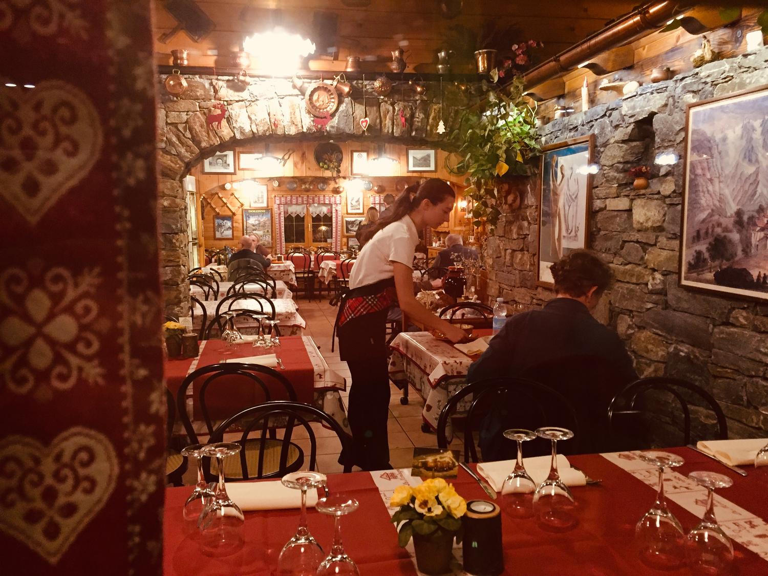 Azienda in vendita: Vendesi attività di ristorazione Courmayeur Valle D’Aosta  a Italia - Bar - Immagine foto 4