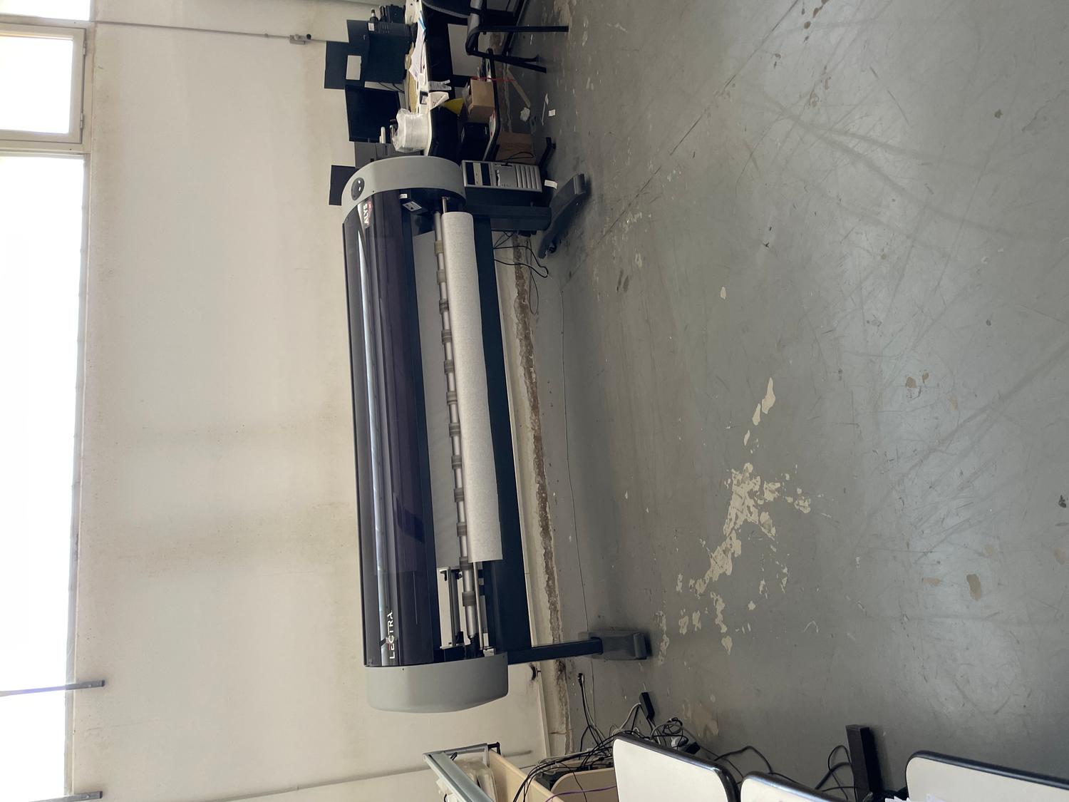 Azienda in vendita: Vendesi attività, settore abbigliamento,intimo e costumi da bagno a Italia - Attività artigianali e professionali - Immagine principale