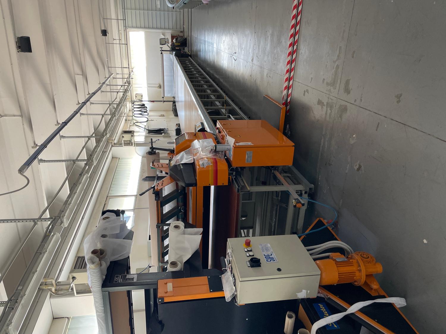 Azienda in vendita: Vendesi attività, settore abbigliamento,intimo e costumi da bagno a Italia - Attività artigianali e professionali - Immagine foto 2