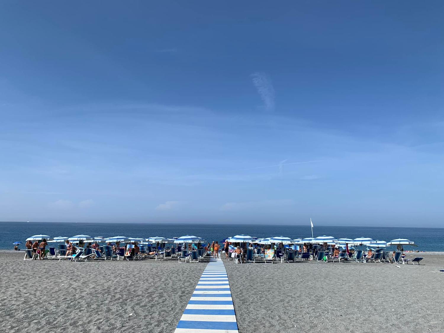 Azienda in vendita: Vendesi Hotel 4 stelle fronte mare   a Italia - Hotel - Immagine foto 3