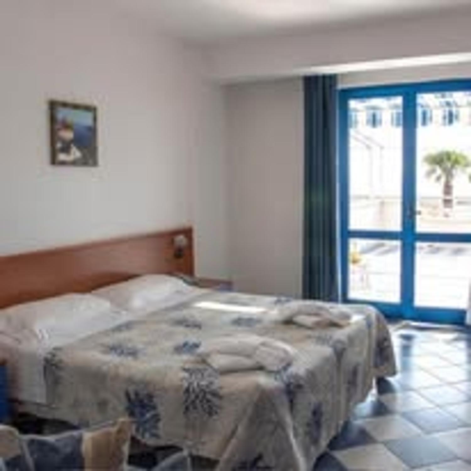 Azienda in vendita: Vendesi Hotel 4 stelle fronte mare   a Italia - Hotel - Immagine foto 4