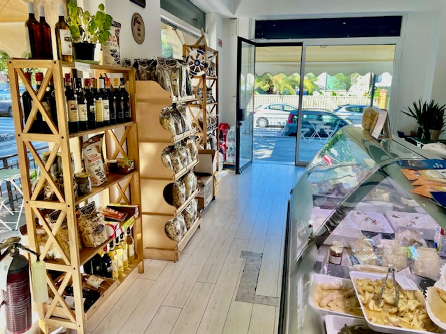 Azienda in vendita: Avviata Gastronomia & Alimentari – Marina di Massa a Italia - Negozi - alimentari e ortofrutta - Immagine principale