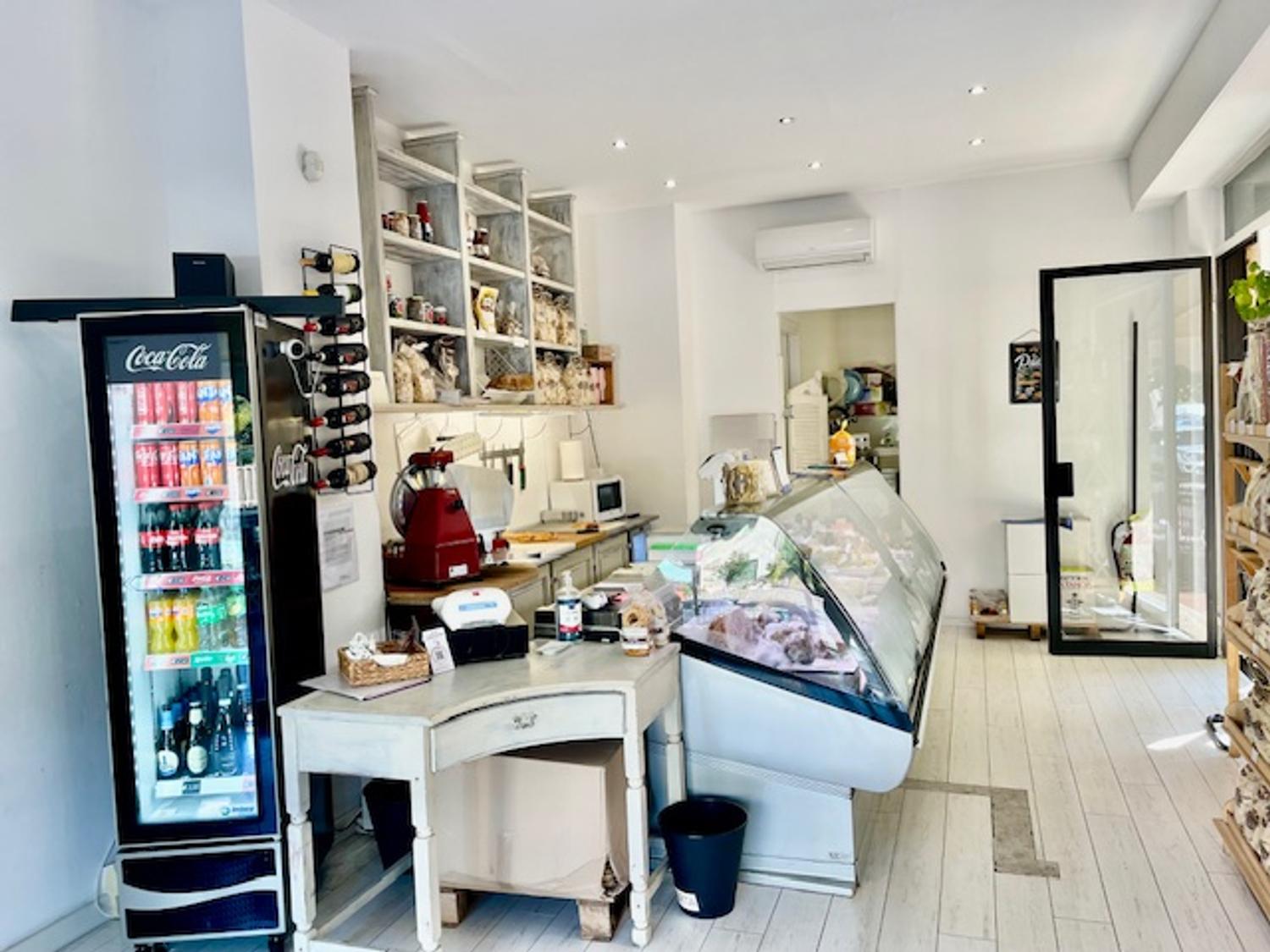 Azienda in vendita: Avviata Gastronomia & Alimentari – Marina di Massa a Italia - Negozi - alimentari e ortofrutta - Immagine foto 2