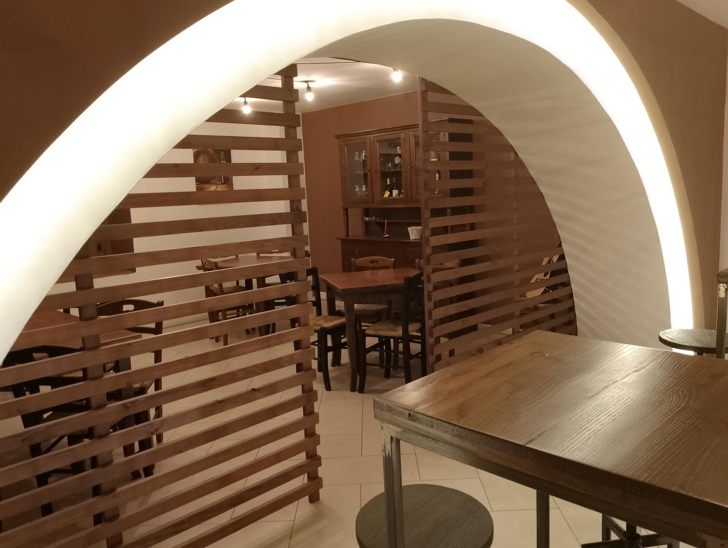 Azienda in vendita: Enoteca-Osteria nel Cuore di Formia a Italia - Altro - Immagine foto 2