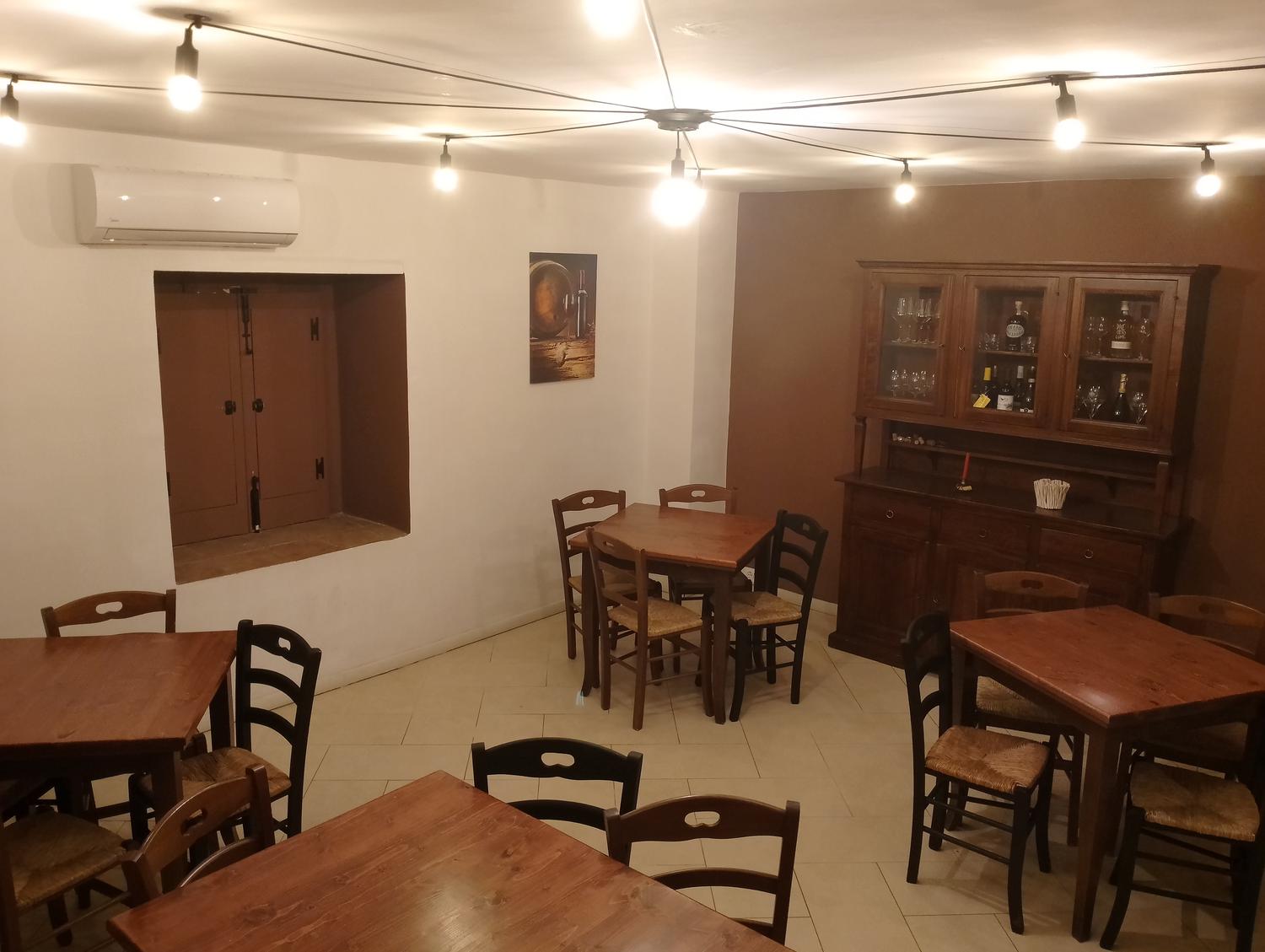 Azienda in vendita: Enoteca-Osteria nel Cuore di Formia a Italia - Altro - Immagine foto 3