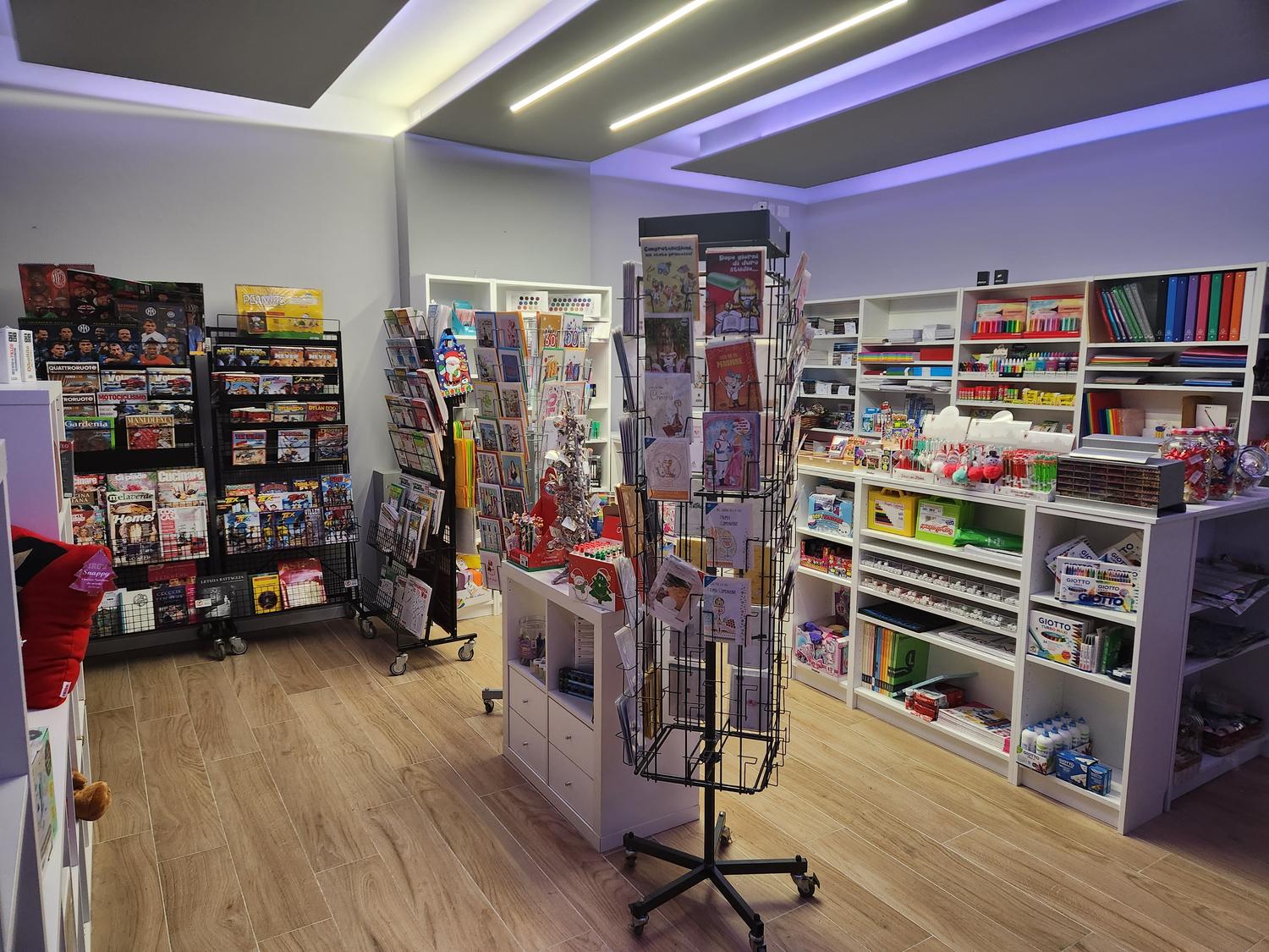 Azienda in vendita: Cartoleria-edicola-articoli regalo-libri scolastici-Amazon-Inpost a Italia - Edicole - Immagine principale