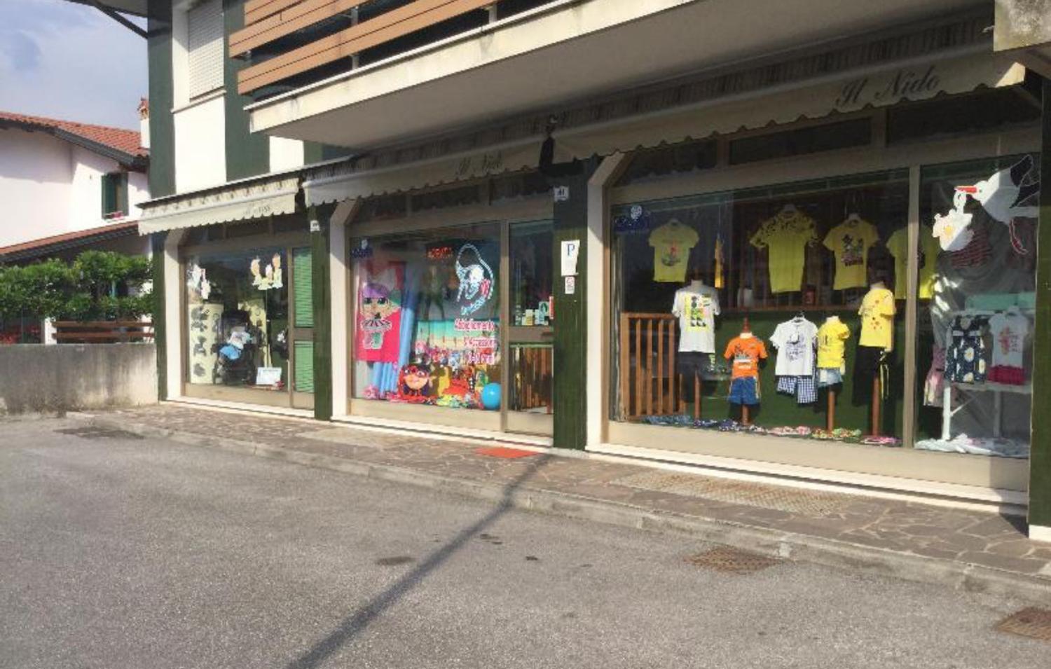 Azienda in vendita: Vendessi attività commerciale ben avviata da più di 48 anni.  a Italia - Negozi - abbigliamento - Immagine foto 3