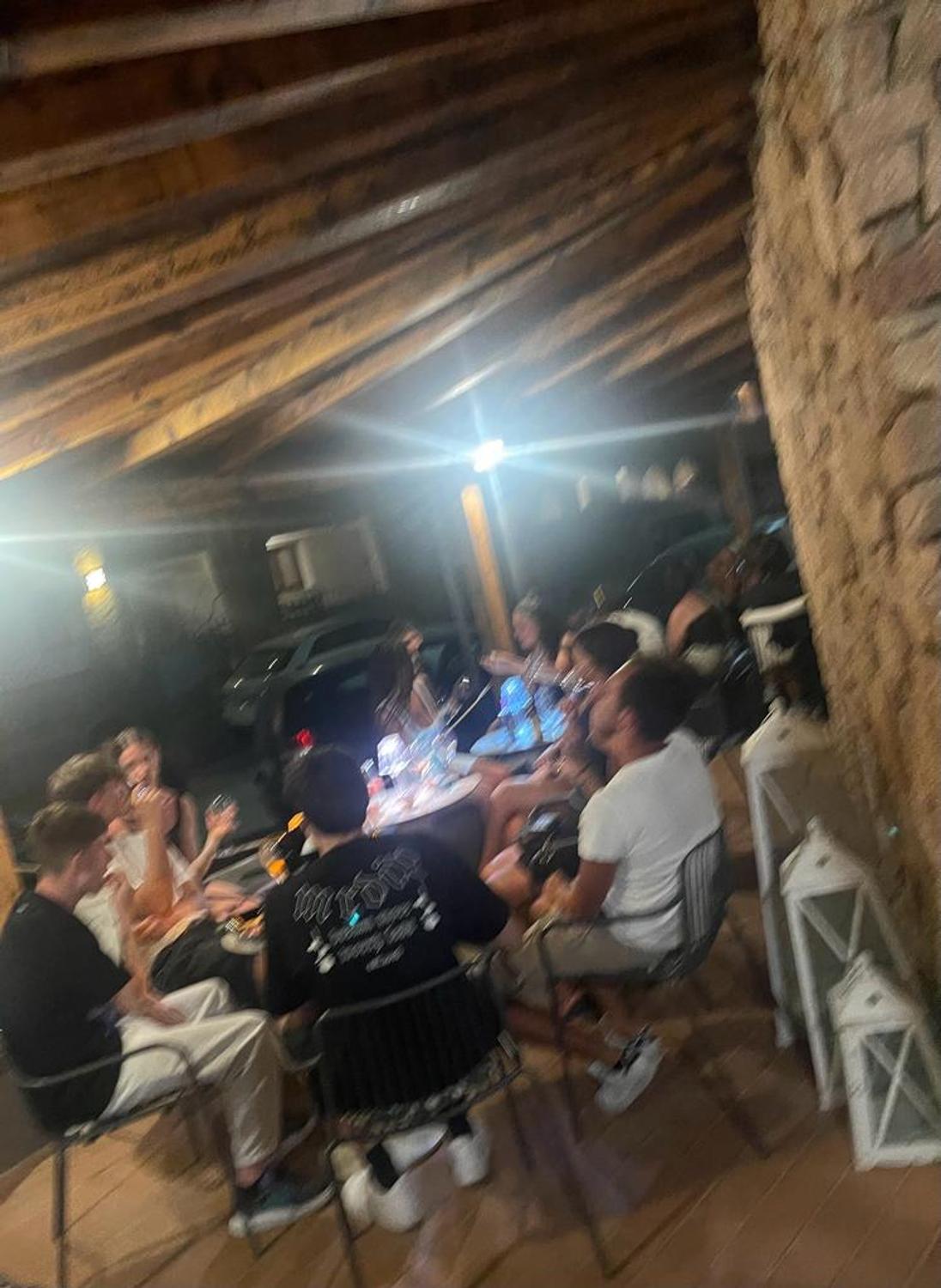 Azienda in vendita: Vendesi attività di bar paninoteca in zona pregiatissima  a Italia - Bar - Immagine foto 2
