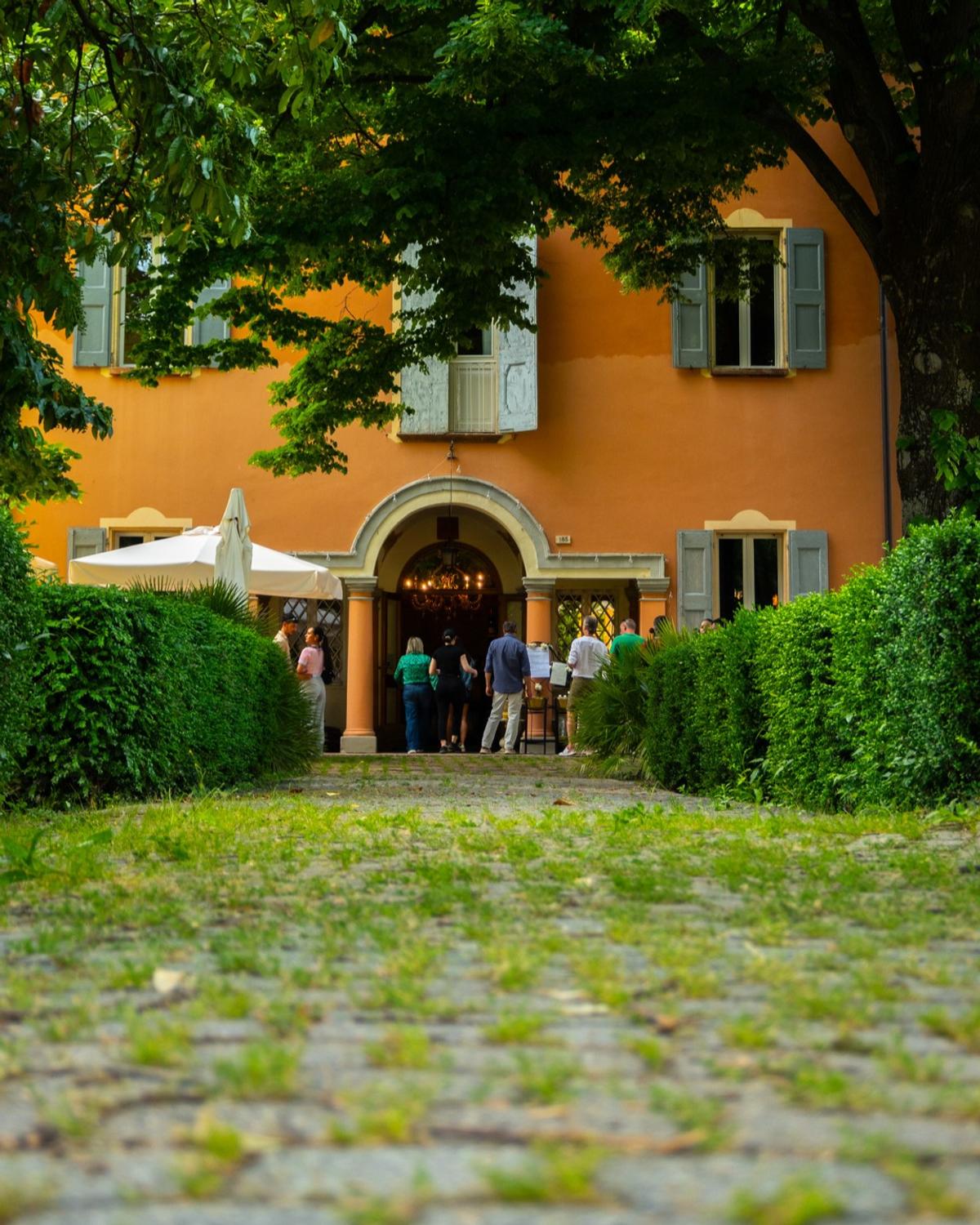 Azienda in vendita: Vendesi attività di ristrutturazione  a Marano sul Panaro Modena  a Italia - Bed and Breakfast - Immagine principale