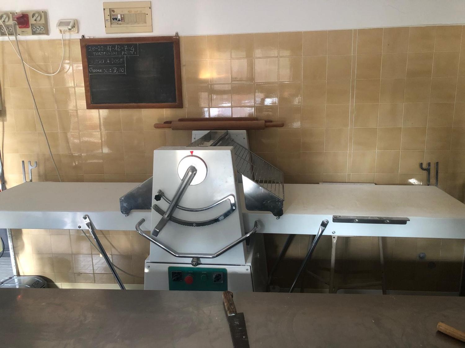 Azienda in vendita: Vendesi attività di produzione di dolci da forno e pasticceria  a Italia - Pasticcerie - Immagine foto 3