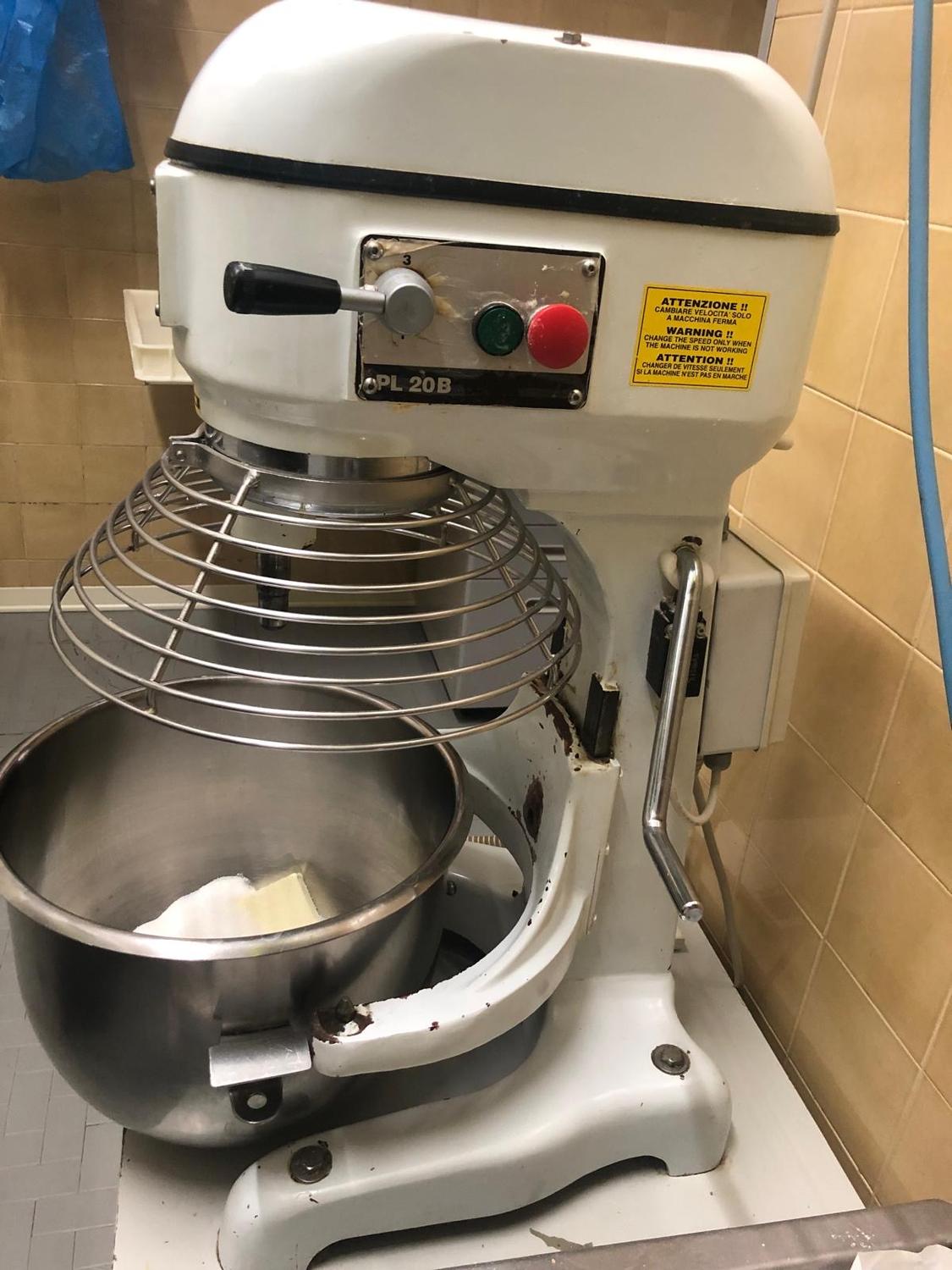 Azienda in vendita: Vendesi attività di produzione di dolci da forno e pasticceria  a Italia - Pasticcerie - Immagine foto 4