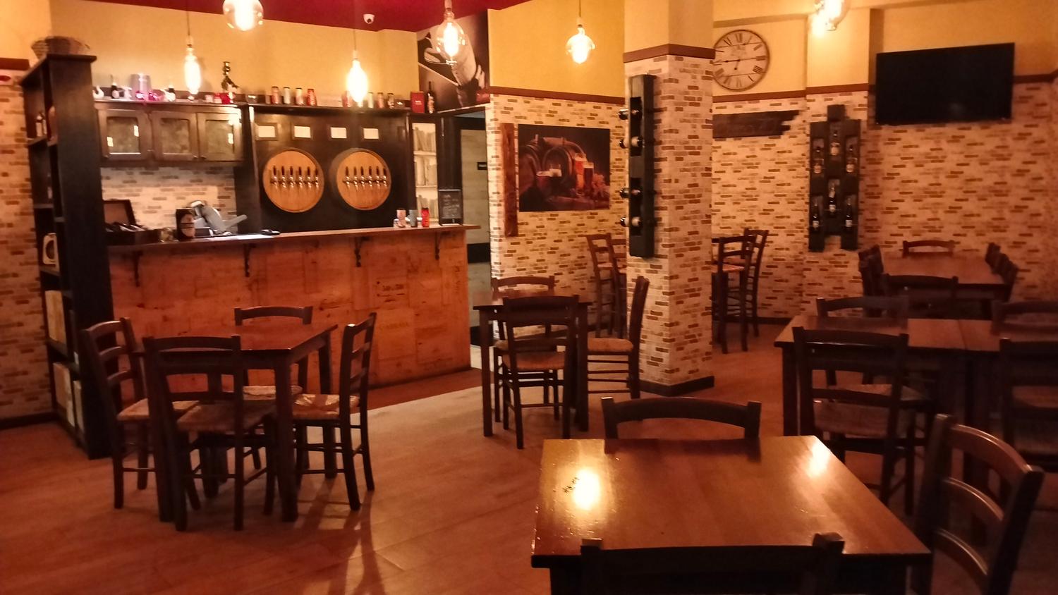 Azienda in vendita: Roma , Appio Latino , cedesi attività di Enoteca Winebar . a Italia - Ristoranti - Immagine principale