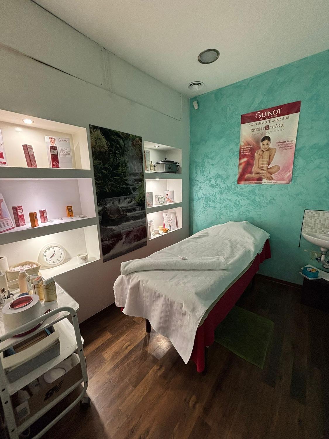 Azienda in vendita: Vendesi Centro Estetico avviatissimo a Italia - Centri Estetici - Immagine foto 2