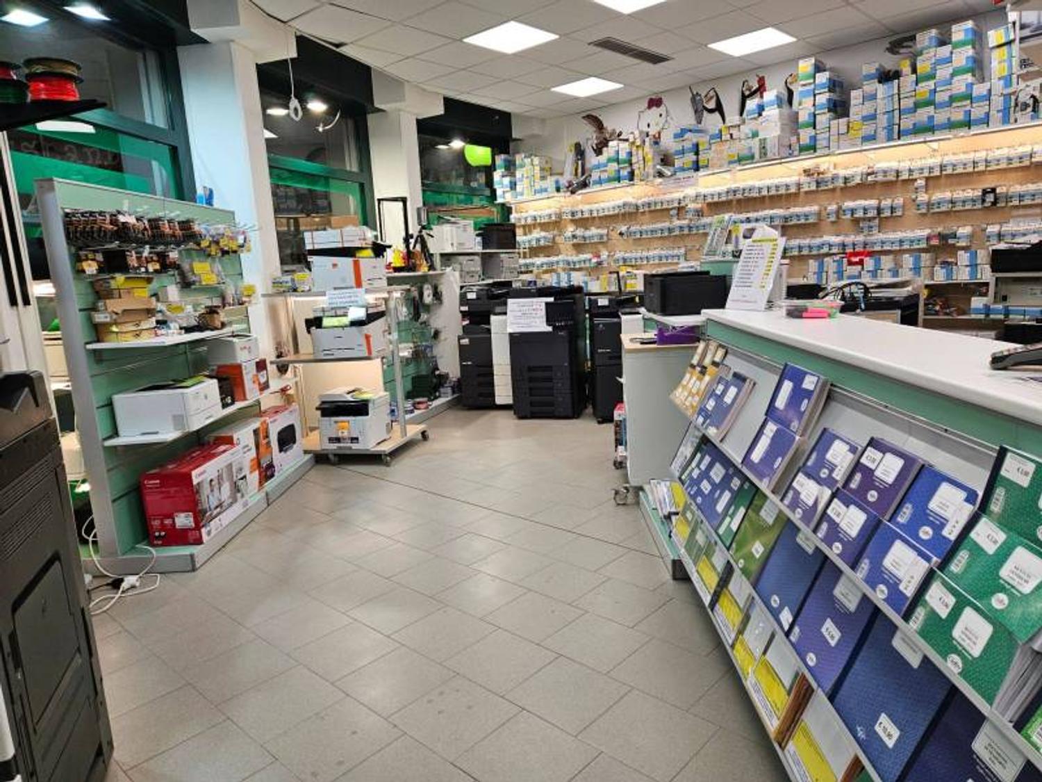 Azienda in vendita: in un centro commerciale  cedo negozio di stampanti,  a Italia - Cartolerie e Copisterie - Immagine principale