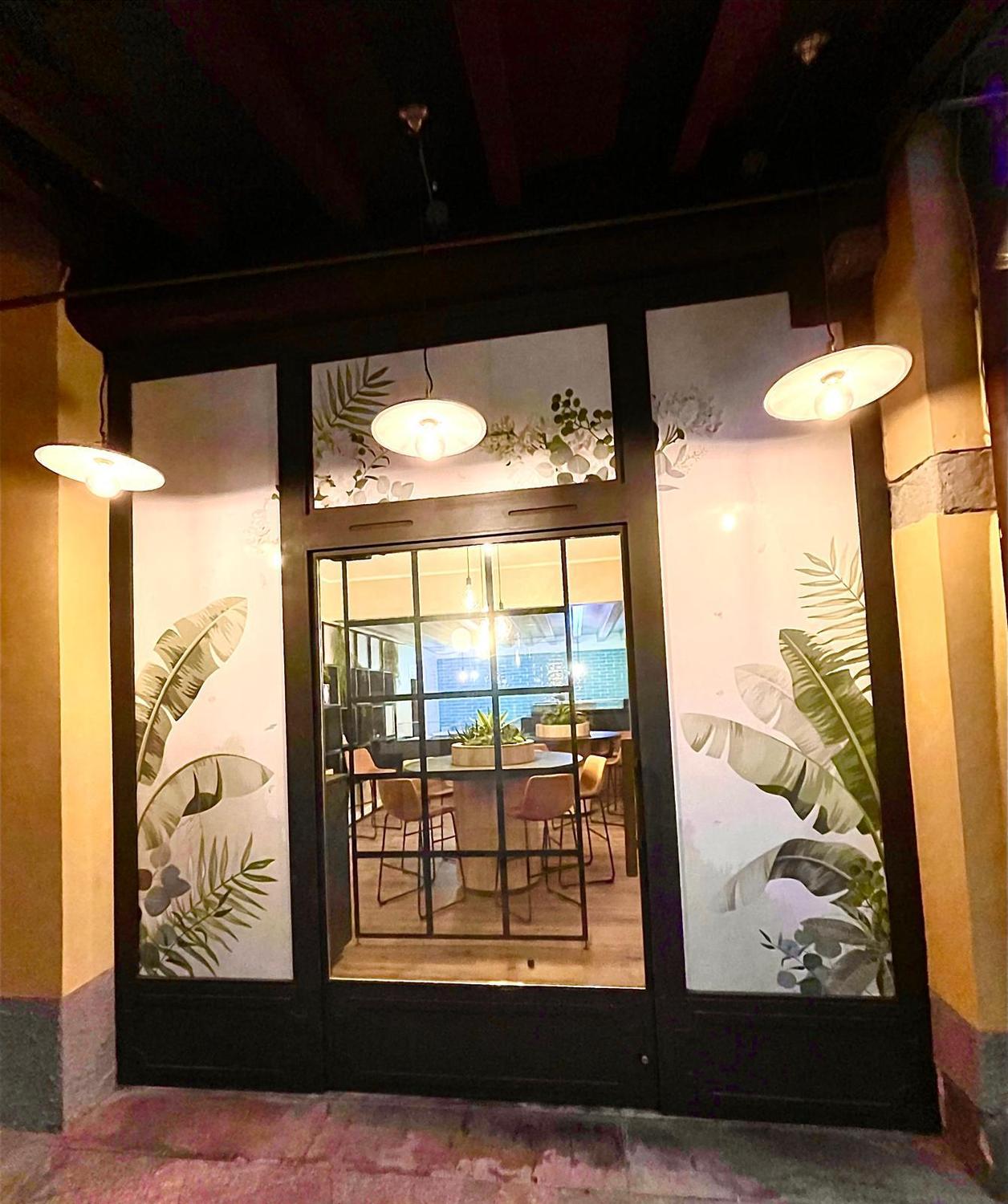 Azienda in vendita: Attività di ristorazione in centro città e due punti vendita a Italia - Ristoranti - Immagine principale