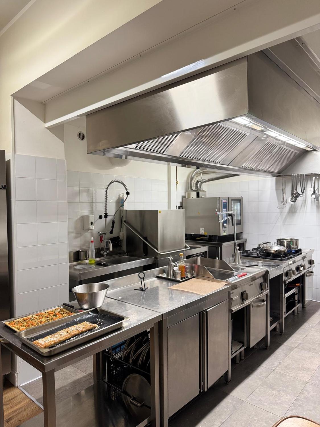 Azienda in vendita: Attività di ristorazione in centro città e due punti vendita a Italia - Ristoranti - Immagine foto 4