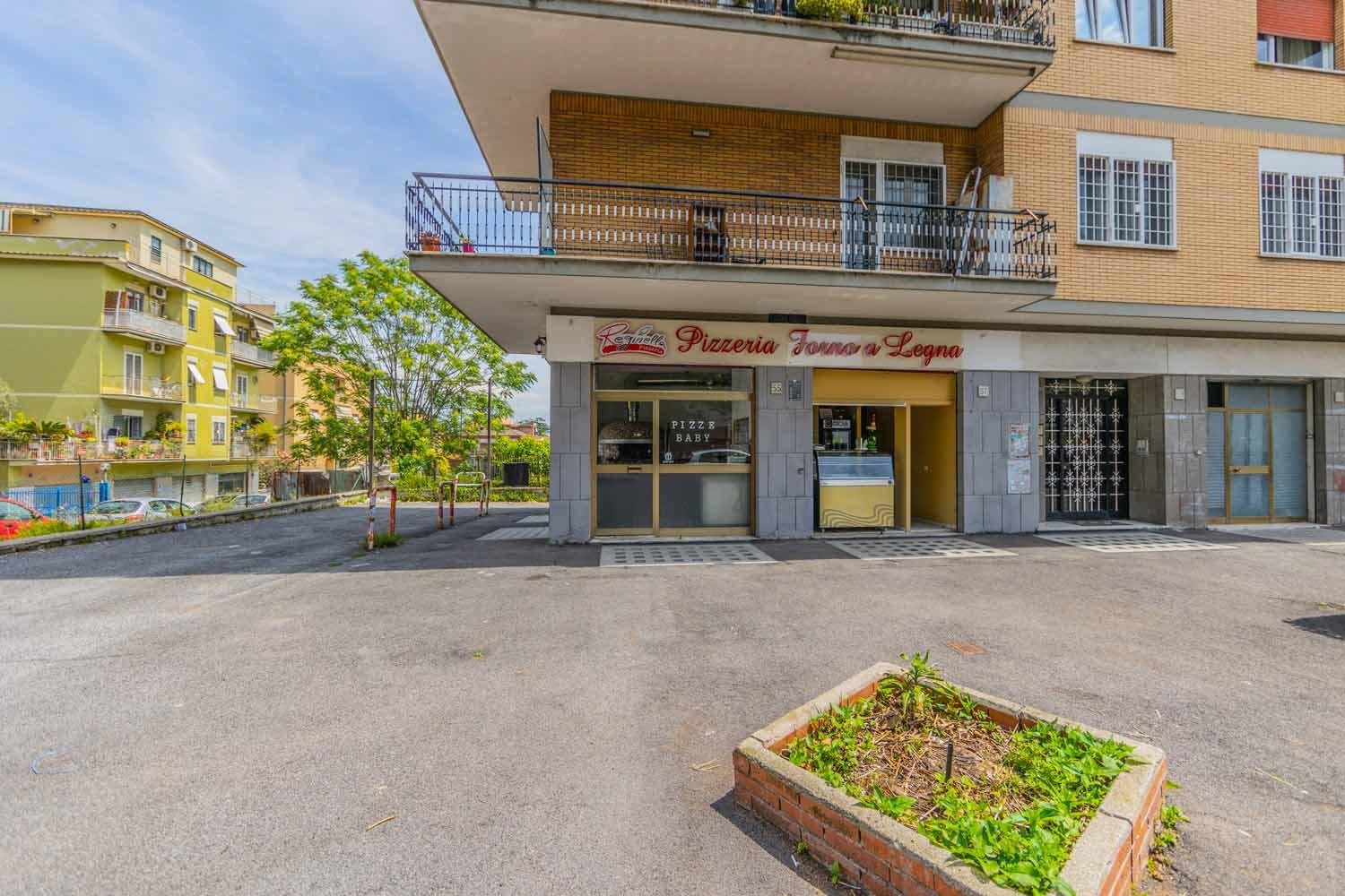 Azienda in vendita: PIZZERIA DA ASPORTO CON FORNO A LEGNA  a Italia - Pizzerie - Immagine foto 4